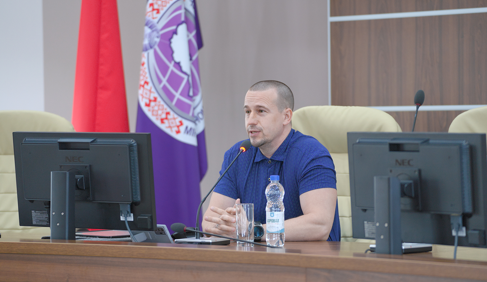 Коллектив Минэкономики встретился с аналитиком БИСИ Виталием Демировым Коллектив Минэкономики встретился с аналитиком БИСИ Виталием Демировым