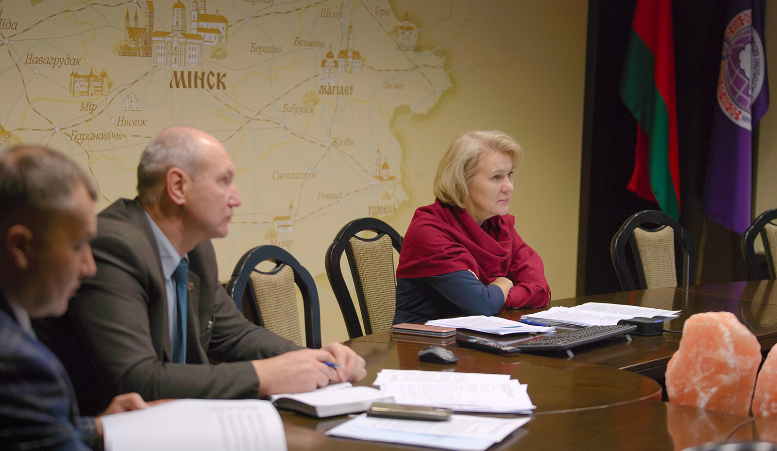 В Минэкономики обсудили развитие торгово-экономического сотрудничества Беларуси с Владимирской областью и Якутией В Минэкономики обсудили развитие торгово-экономического сотрудничества Беларуси с Владимирской областью и Якутией