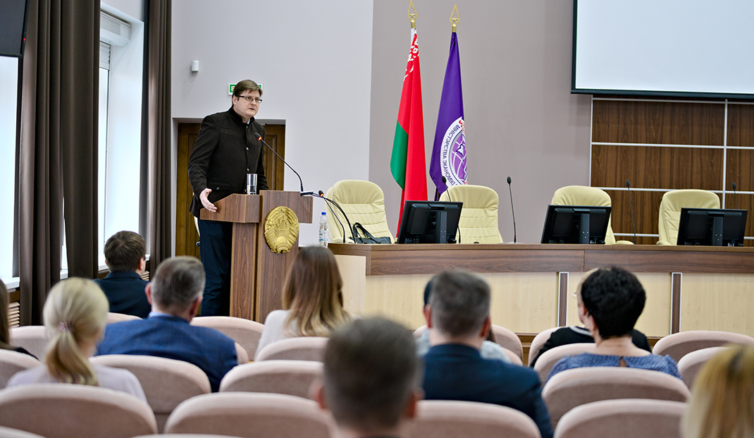 Сегодня состоялась встреча коллектива Минэкономики с историком, философом, политическим аналитиком Петром Петровским Сегодня состоялась встреча коллектива Минэкономики с историком, философом, политическим аналитиком Петром Петровским