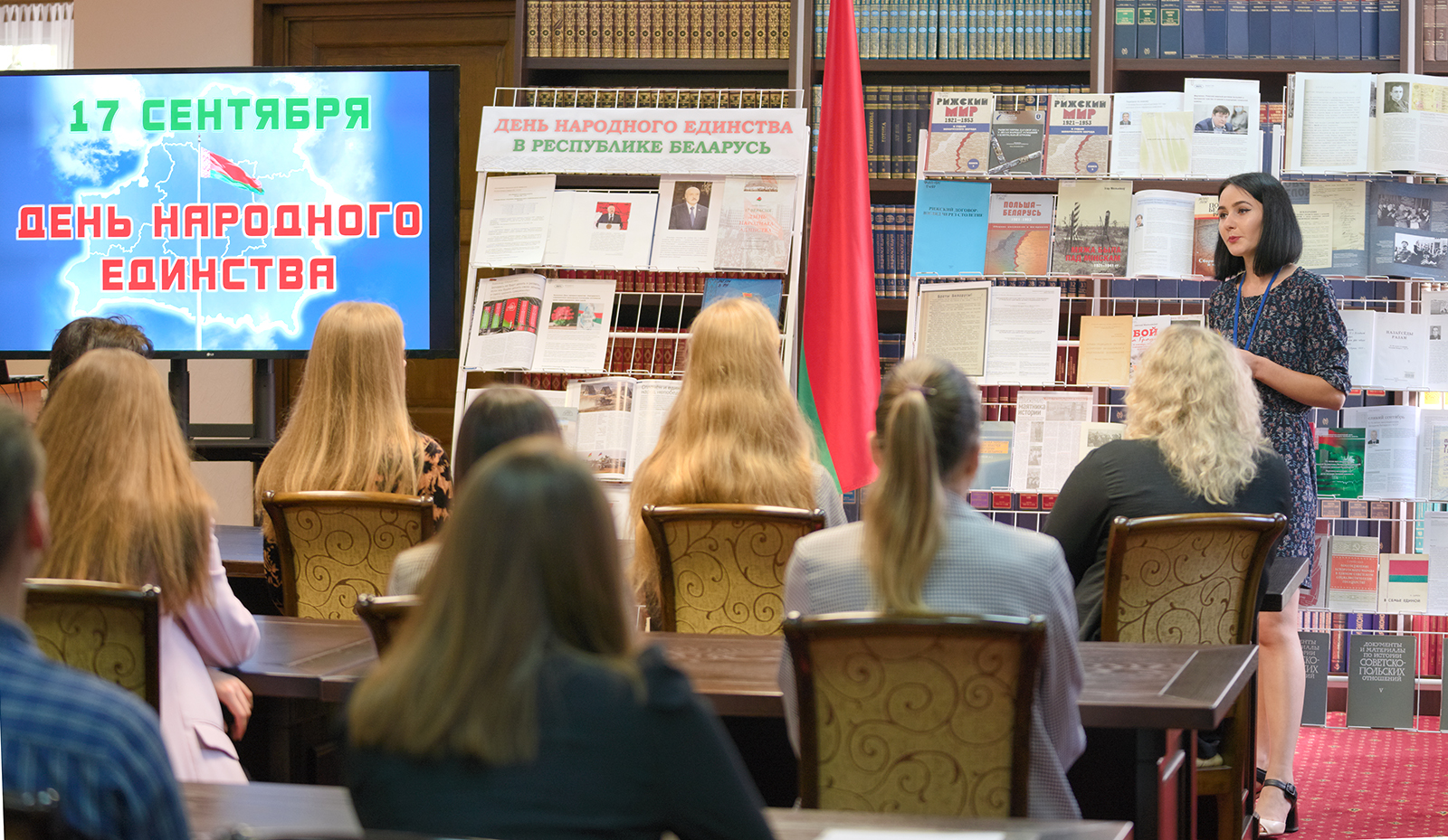 Сотрудники Минэкономики посетили книжно-документальную выставку, посвященную Дню народного единства Сотрудники Минэкономики посетили книжно-документальную выставку, посвященную Дню народного единства
